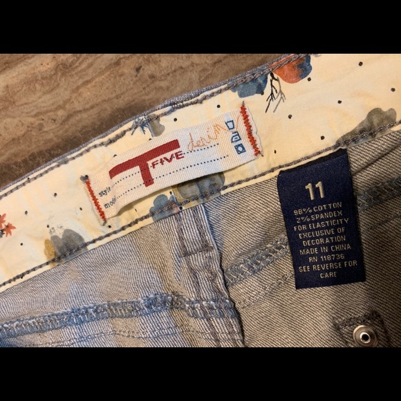 Distressed T-FIVE GREY DENIM JEANS SZ 11 - Picture 4 of 7